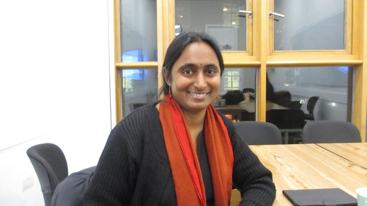 Picture of Feminist Activist Kavita Krishnan. She is wearing a black kurta and a red dupatta.