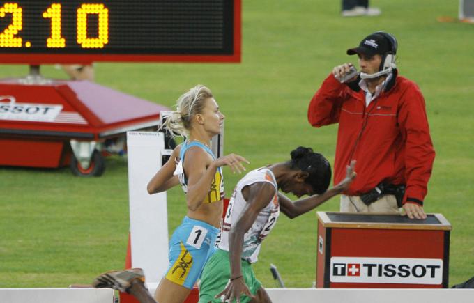 RICHARD A. BROOKS/AFP/GETTY IMAGES Santhi (front) edges out Kazakhstan’s Viktoriya Yalovtseva for second place in the women’s 800m final at the 15th Asian Games at Khalifa Stadium in Doha.
