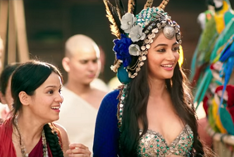 Pooja Hegde in film 'Mohenjo Daro' wearing a big headdres with white and blue roses, and feathers popping out of it.