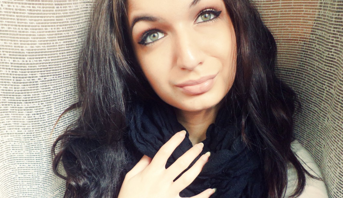 Safiya Alfaris without a hijab. She is looking straight into the camera, with her long black, silky hair falling over her shoulder.