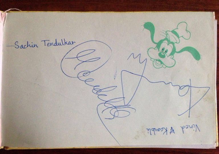 Photo of a piece of paper from an autograph diary. It has signatures of Indian cricketers Vinod Kambli, and Sachin Tendlkar.