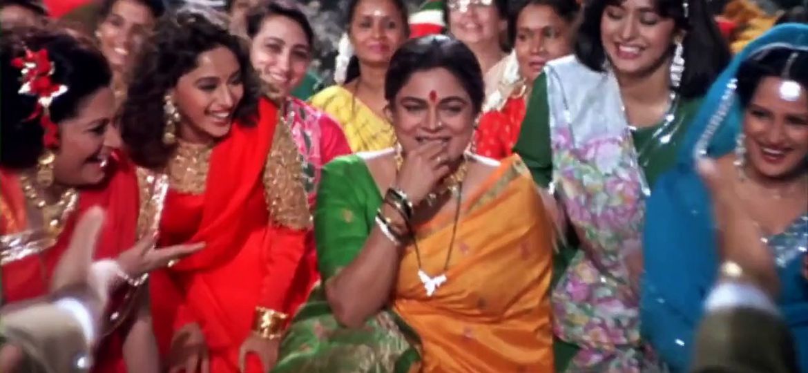 Its a still from the movie, Hum Aapke Hain Koun, featuring Madhuri Dixit, Reema Lagoo & Sahila Chadda