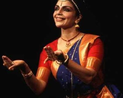 Photo of a Bharatanatyam artist Anita Ratnam in traditional bharatnatyam dance pose and dress-up.
