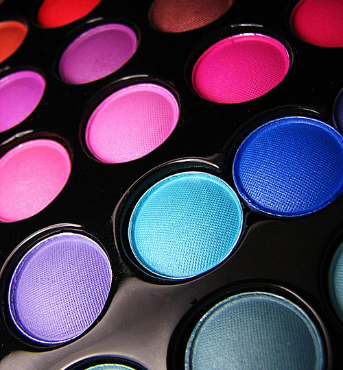 Picture of a make-up palette with various colours on it