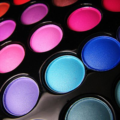 Picture of a make-up palette with various colours on it