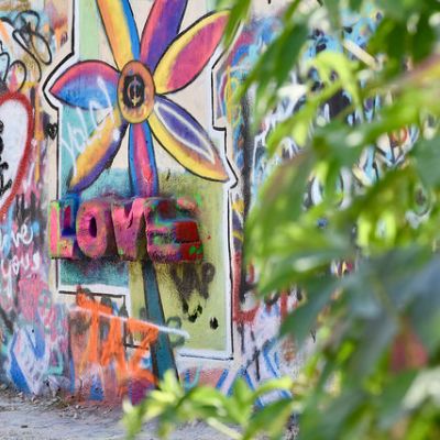 wall graffiti that says 'love'