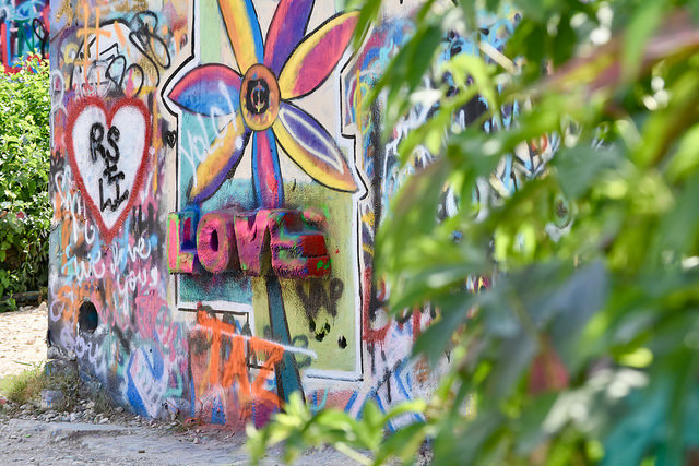 wall graffiti that says 'love'