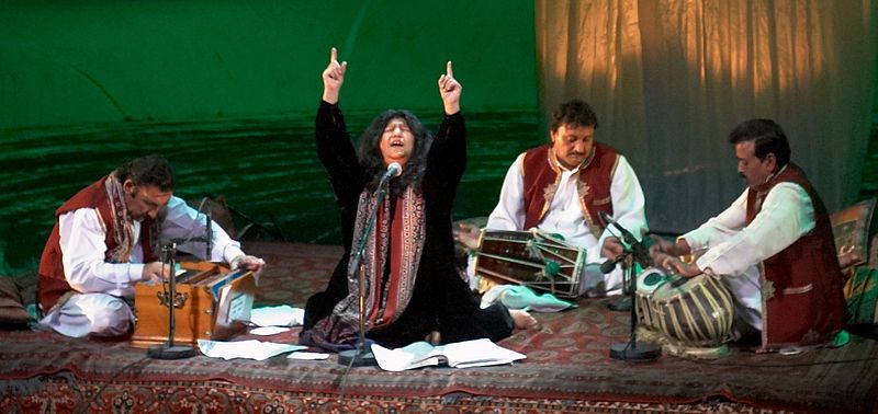 abida parveen singing qawwali