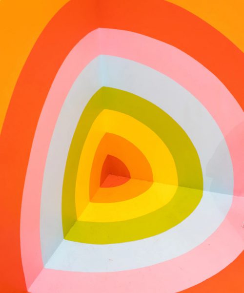 A colourful pattern of distorted concentric circles