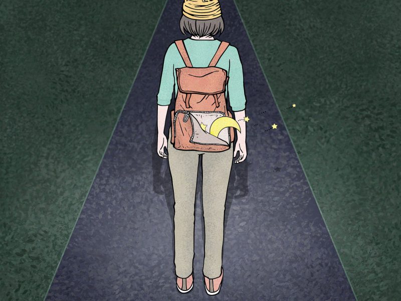 एक चित्रण जिसमें एक लड़की को एक सड़क के बीच में खड़ा दर्शाया गया है। लड़की ने अपने दोनों कंधो पर एक बस्ता पहना हुआ है जिसमें से एक चाँद और एक तारा बाहर निकल रहे हैं।
