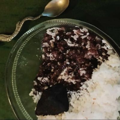 A photo of Pith ka Chaawal ka Puttu, black rice steamed with fresh coconut and kneaded with jaggery.