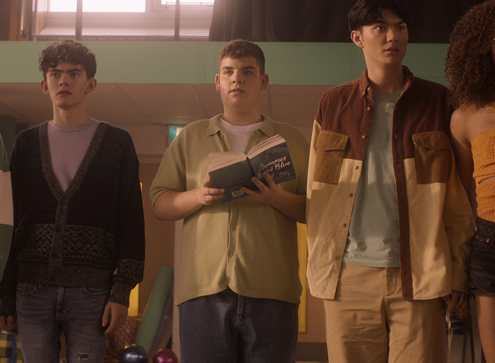 A picture of the character in the Netflix series, Heartstopper. From left to right: Nick, Charlie, Isaac, Tao, Elle.