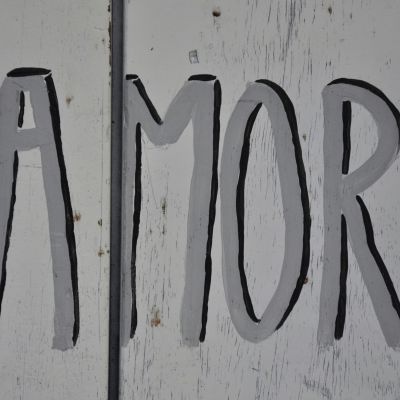 The word Amor painted on a wall